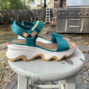 Sorel Kinetic Impact sandals teal white 
Size 39
US 8